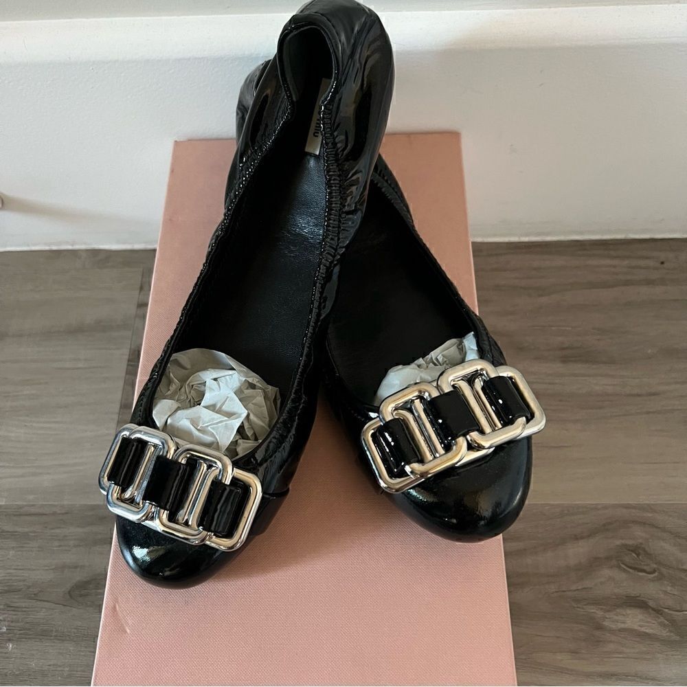 NIB vintage Miu Miu black patent flats with silvertone buckle hardware sz 11